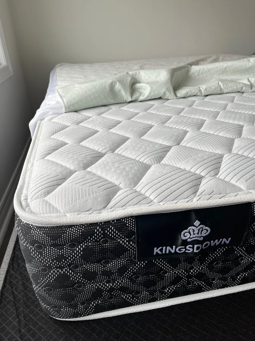 Queen size Kingsdown Mattress thumbnail