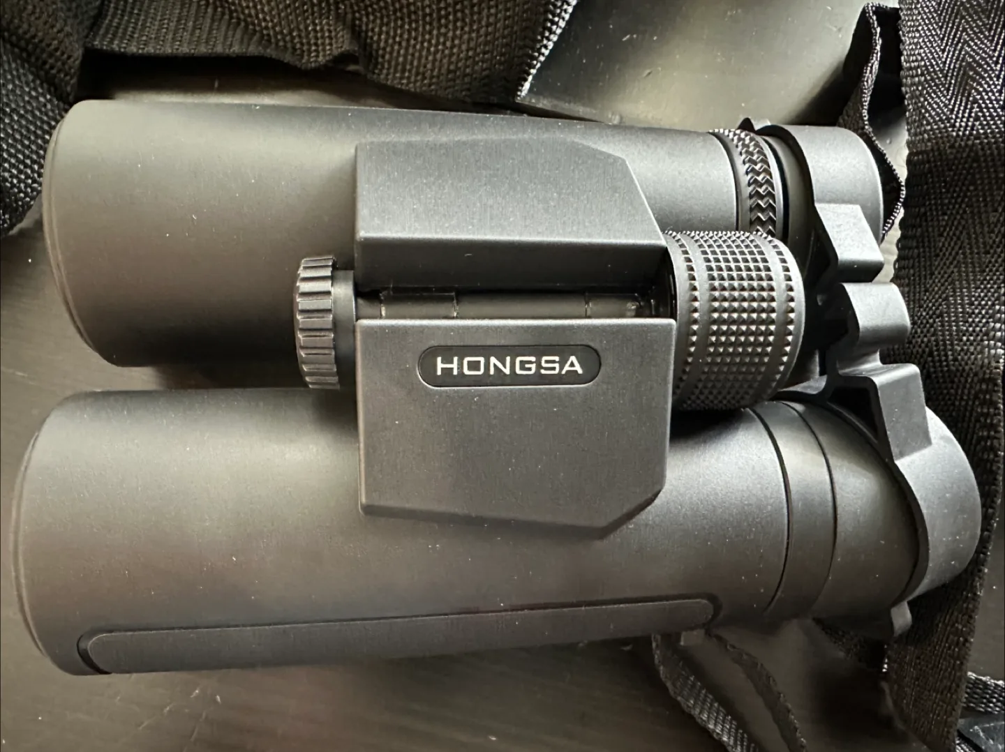 Hongsa 10x42 Binoculars with Carrying Case image indicator(3)