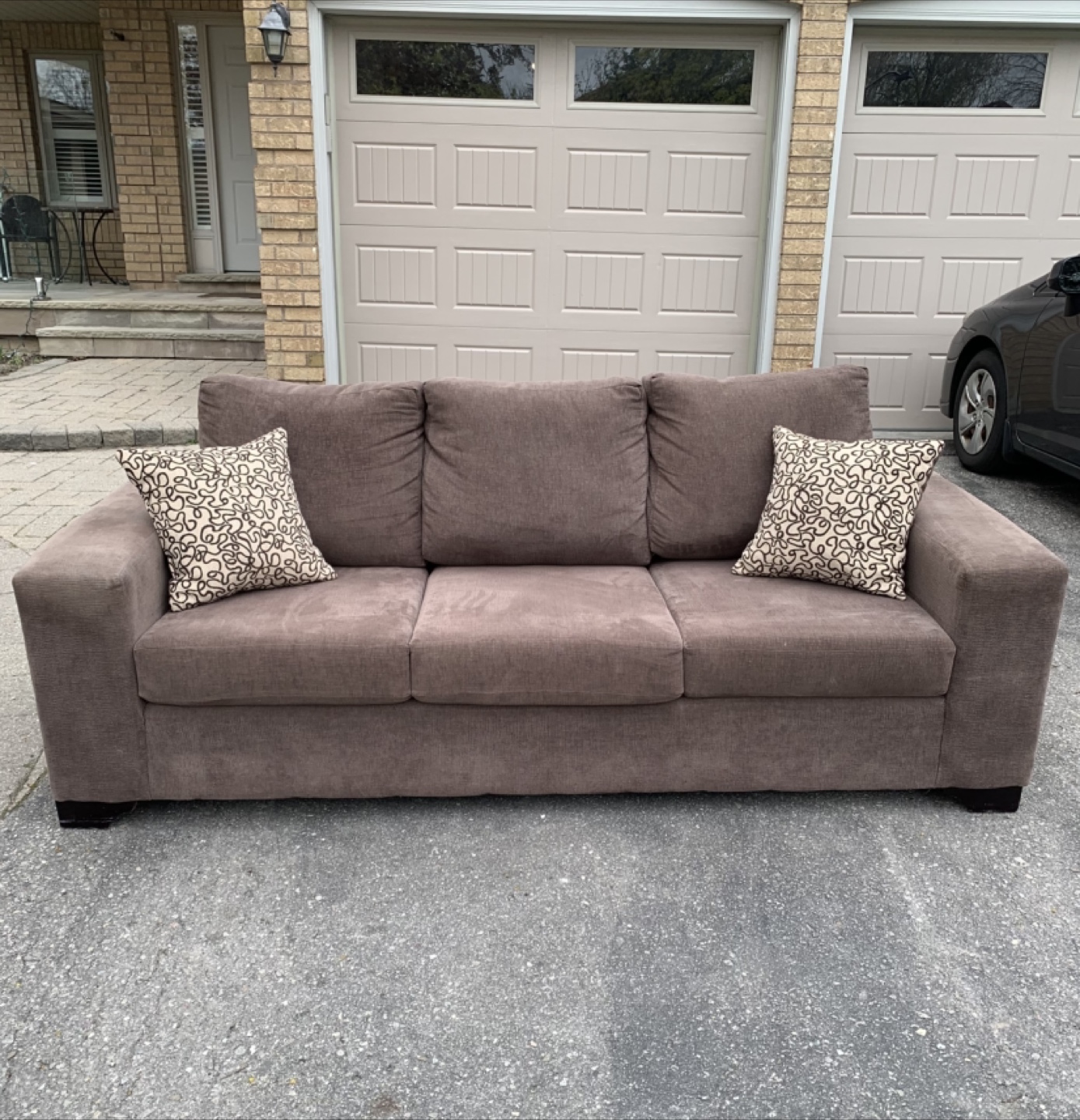 !Free Delivery! Comfy Couch - photo 2