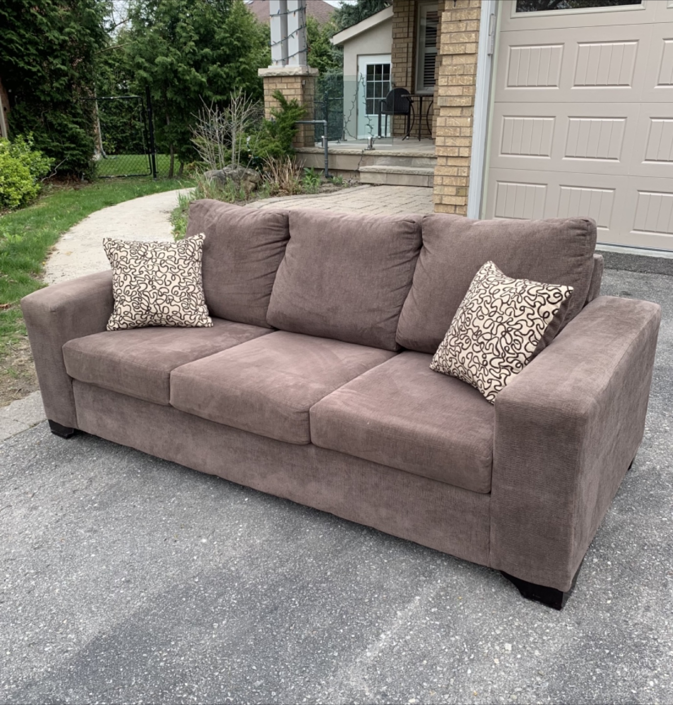 !Free Delivery! Comfy Couch