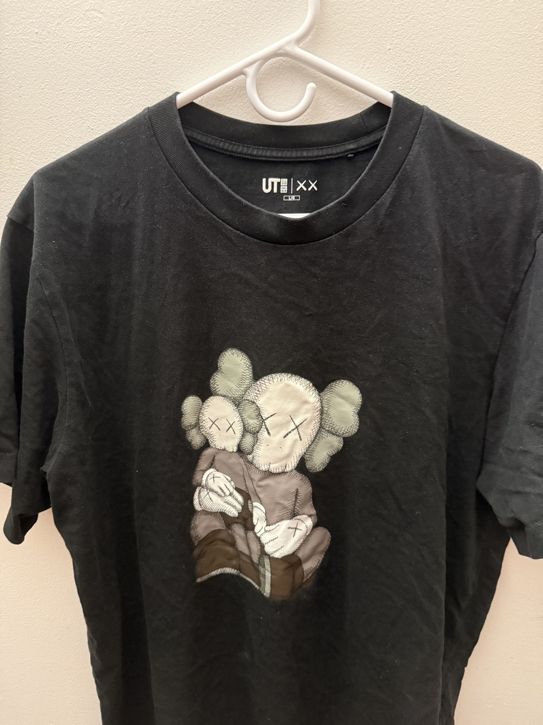 UT x KAWS Black T-Shirt Size Large