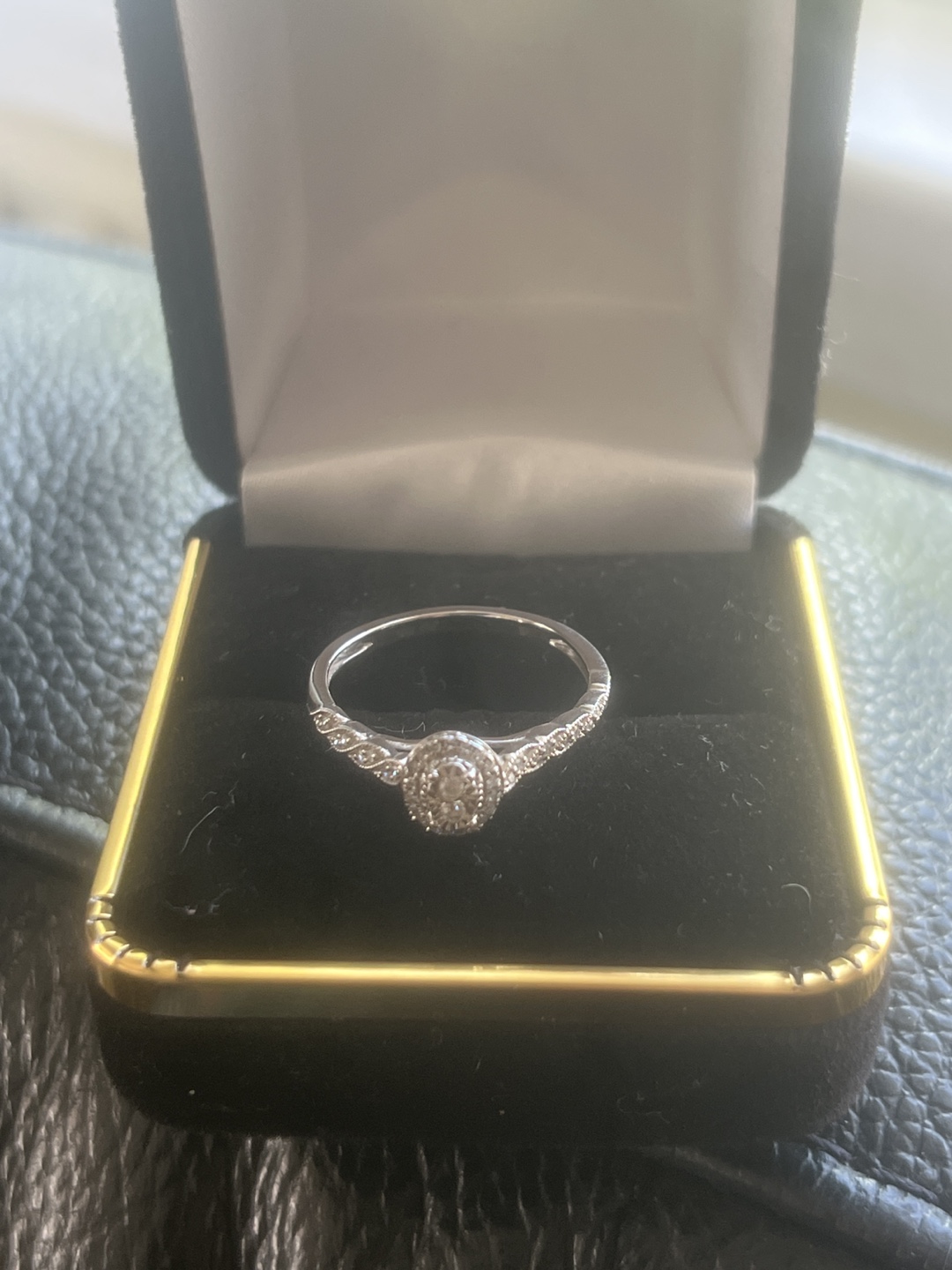 Diamond Halo Engagement Ring 10k Gold