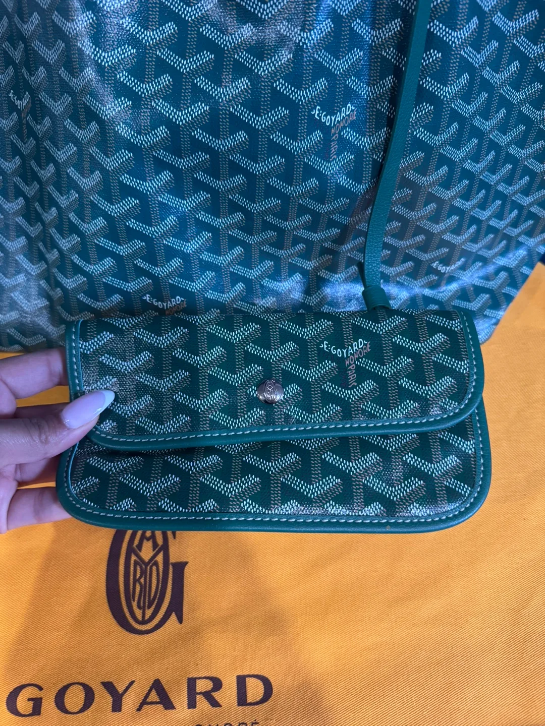 Goyardine Anjou Reversible GM Tote Green image indicator(4)