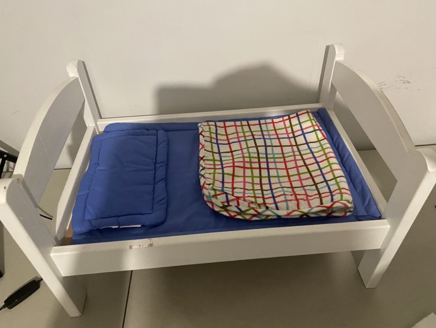 Wooden Doll bed with bedding - photo 2