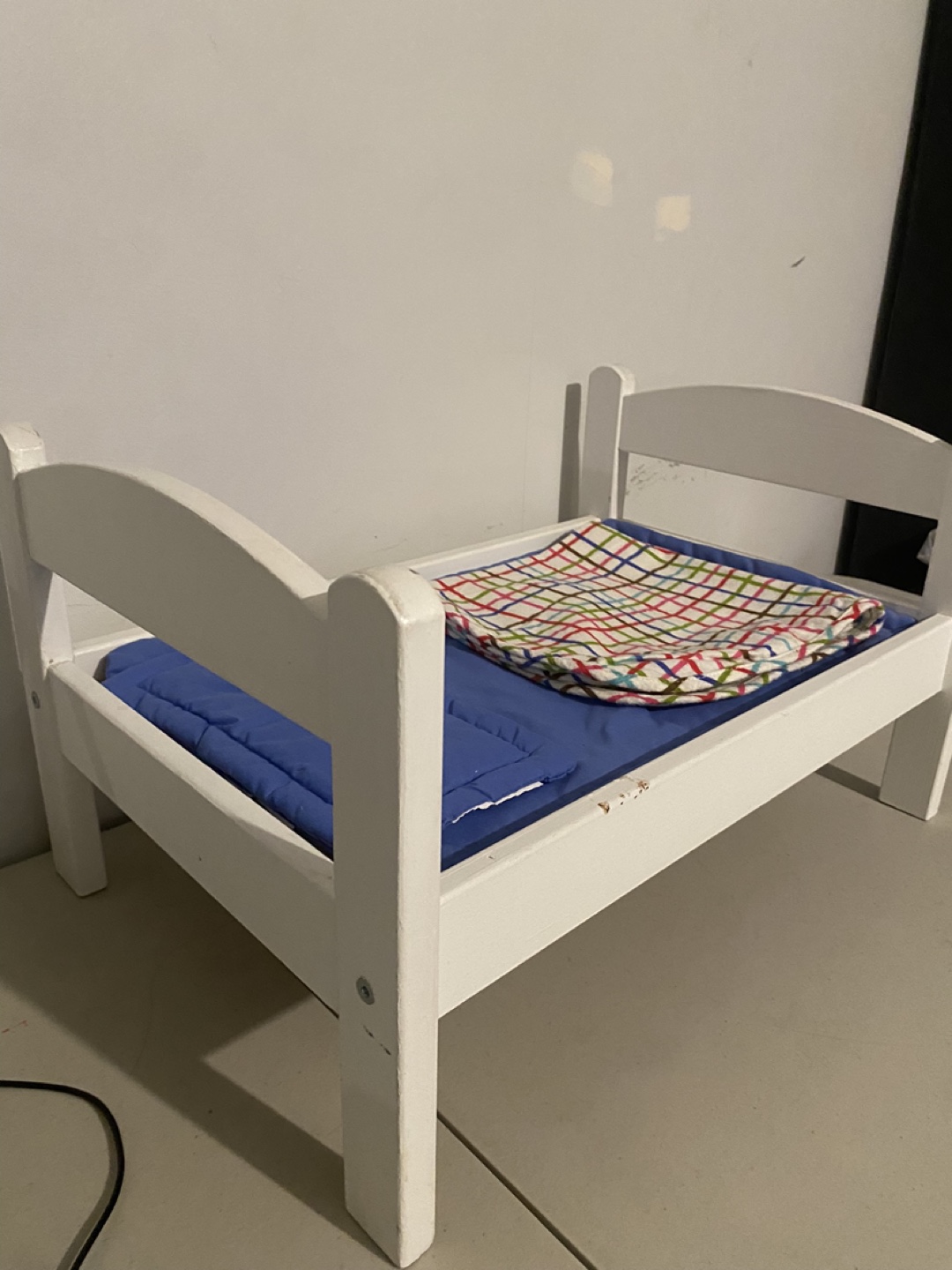 Wooden Doll bed with bedding - photo 5