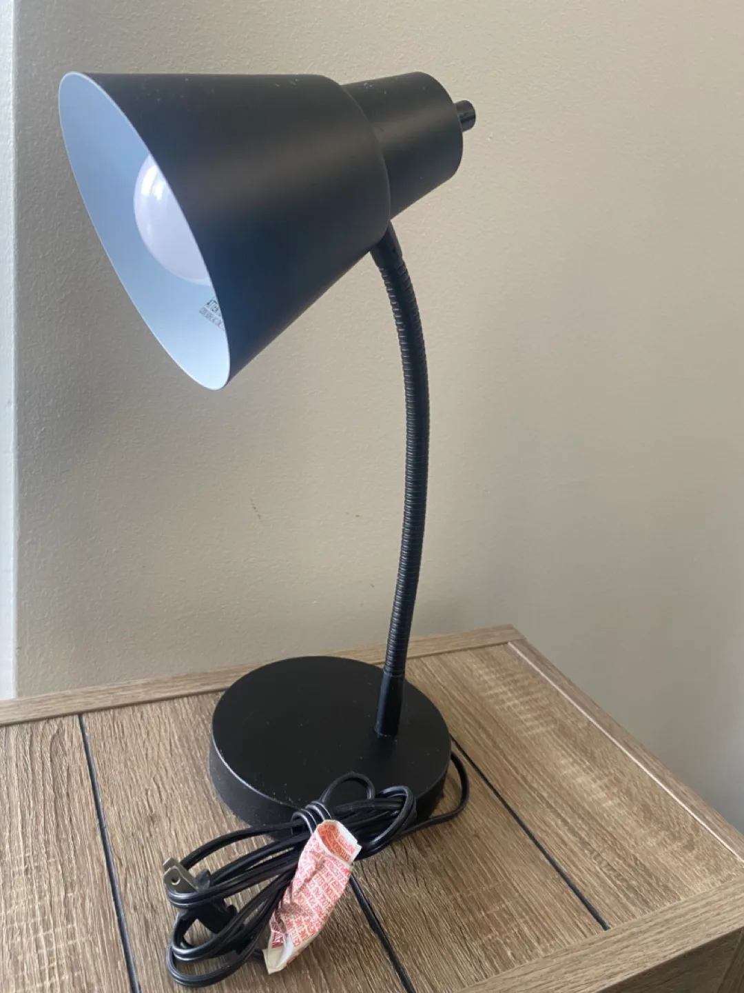 Black Metal Desk Lamp thumbnail