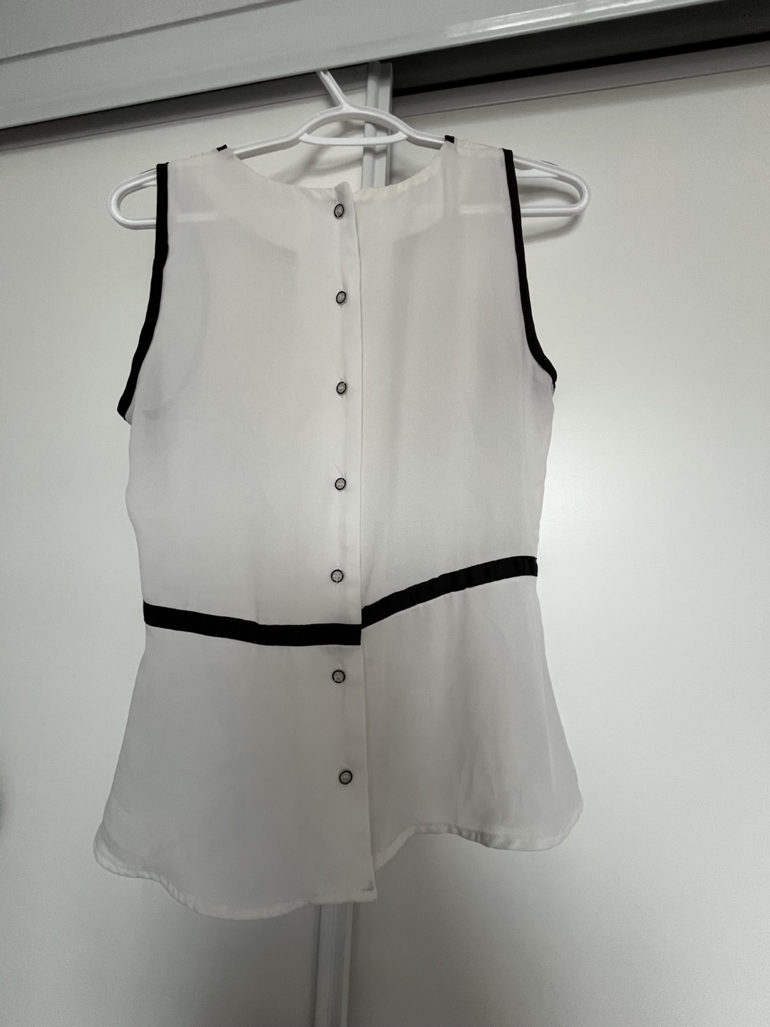 SmartSet White and Black Blouse, Size Small 🧡 - photo 2