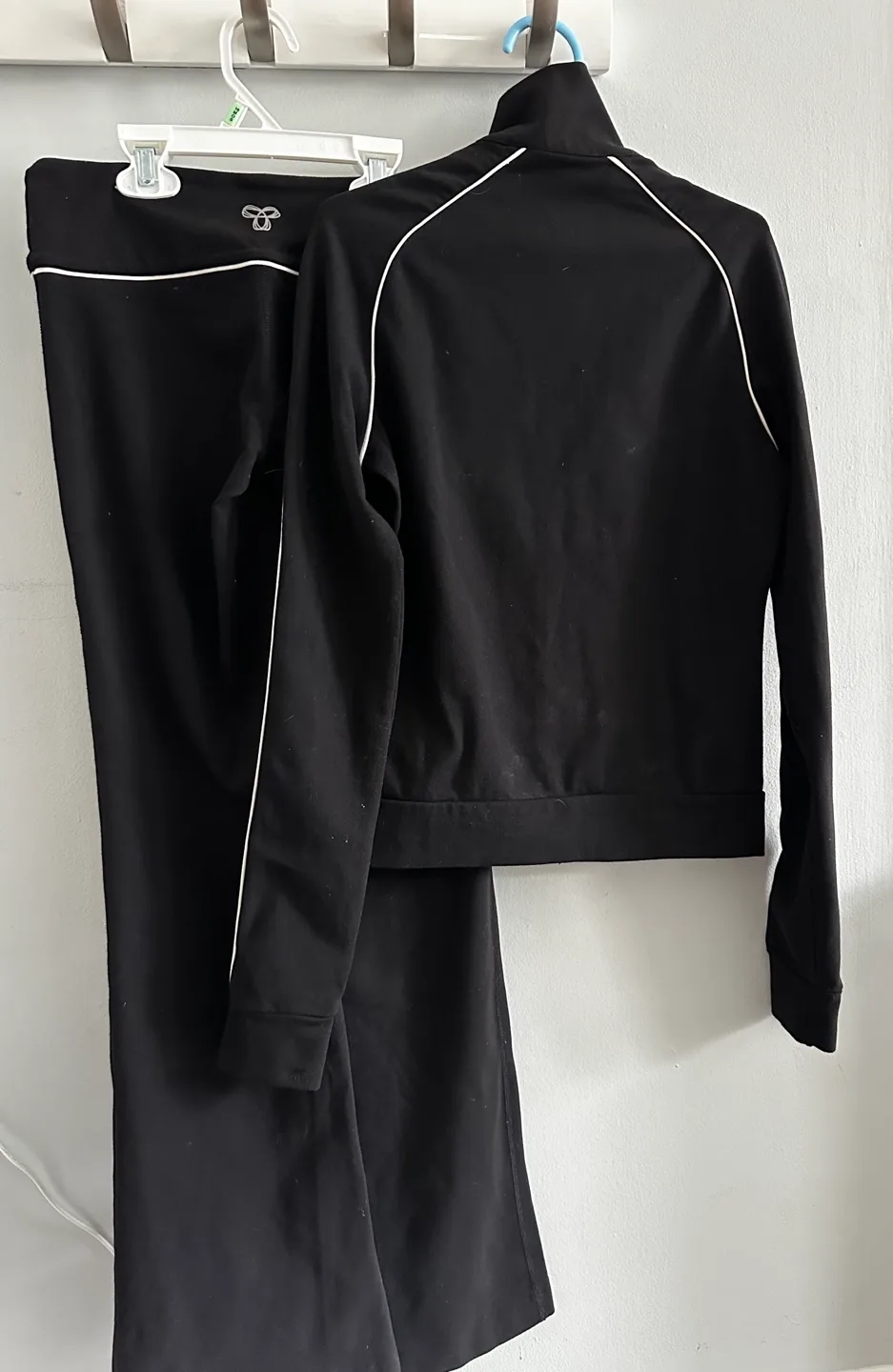 Aritzia TNA Tracksuit - Size XS - Black image indicator(2)