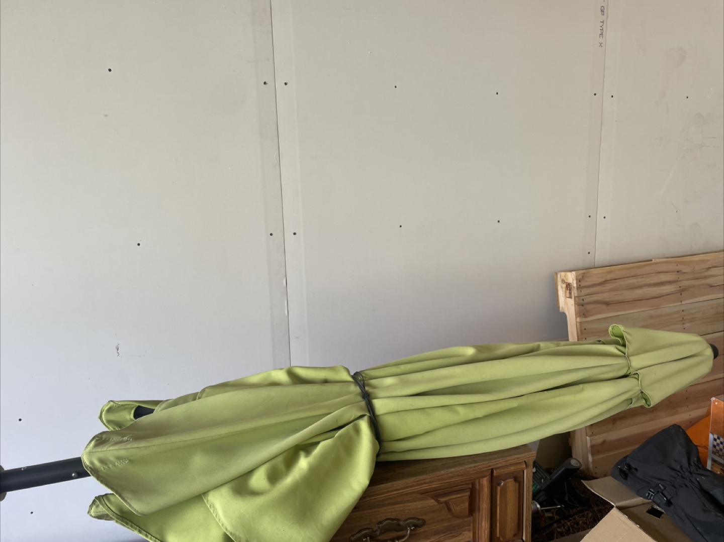 Patio Set: Table, Chairs & Umbrella - photo 3