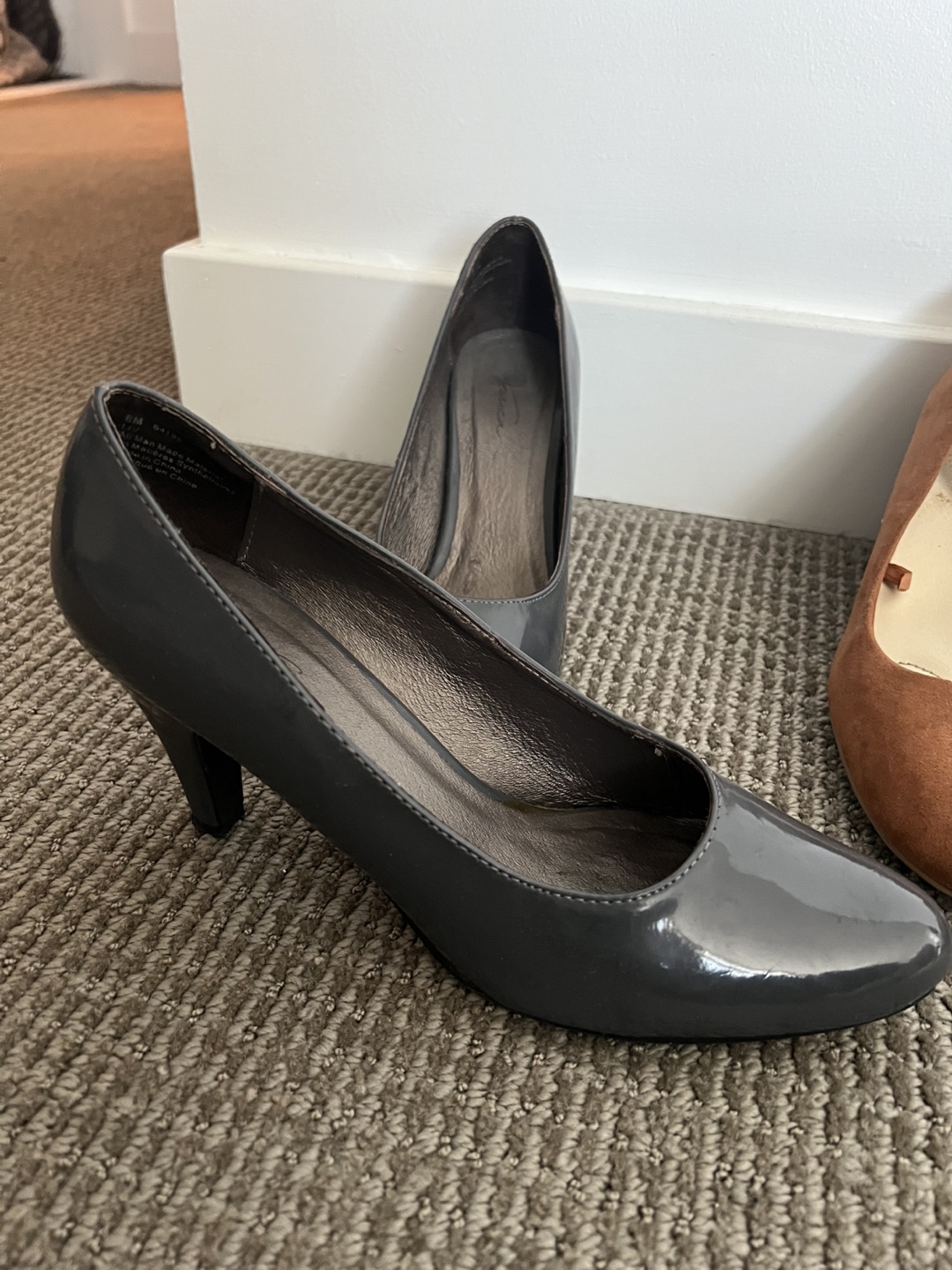 Four pairs of women's heels - photo 2