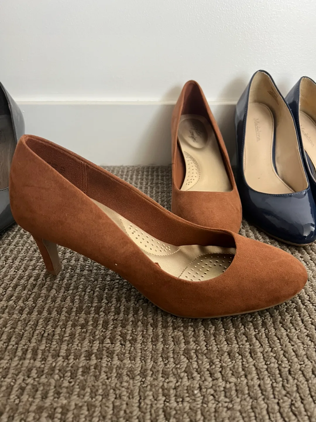 Four pairs of women's heels image indicator(3)