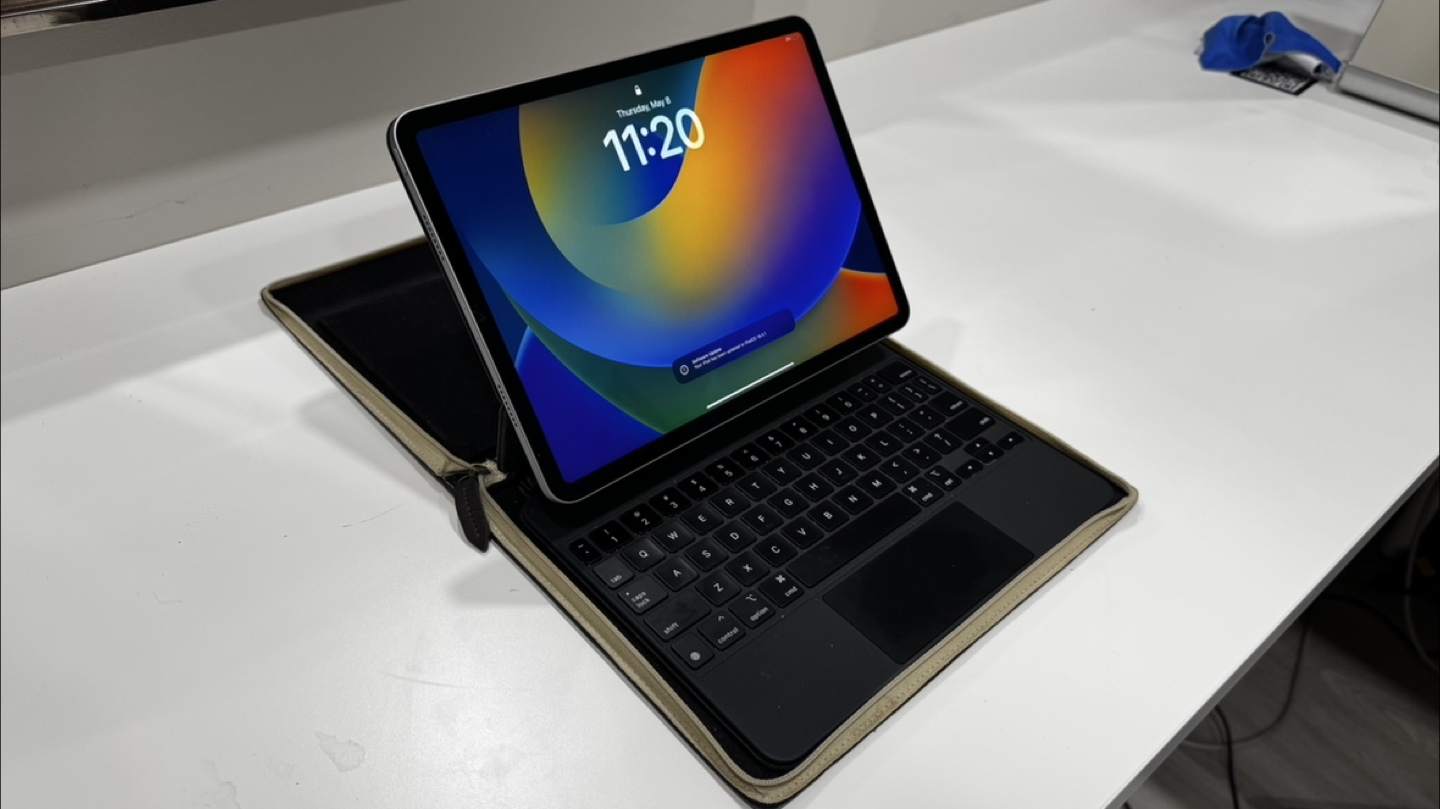 iPad Pro 11-inch with Magic Keyboard Folio free Leather Case
