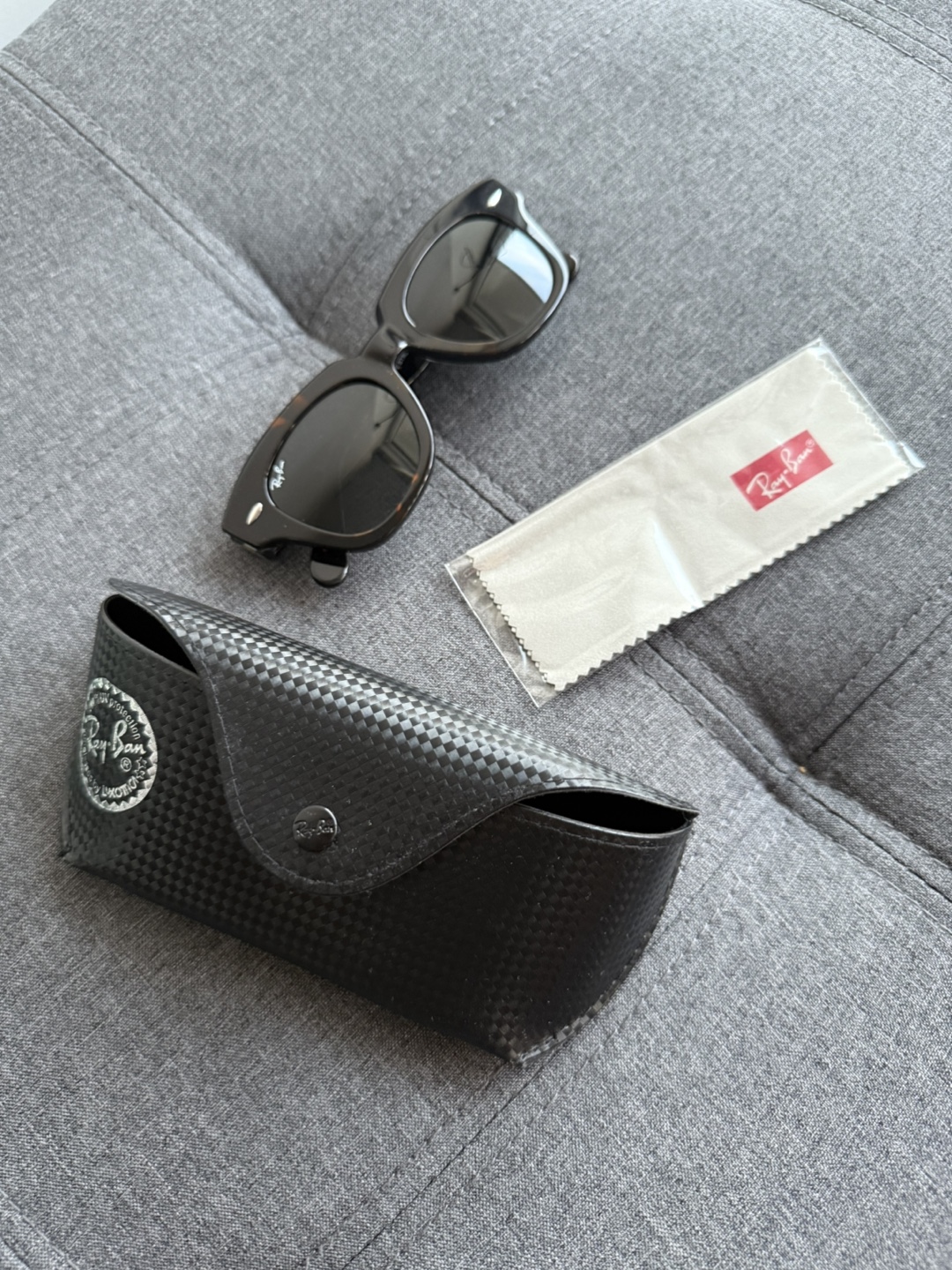 Ray-Ban Sunglasses with Case and Cleaning Cloth - photo 2