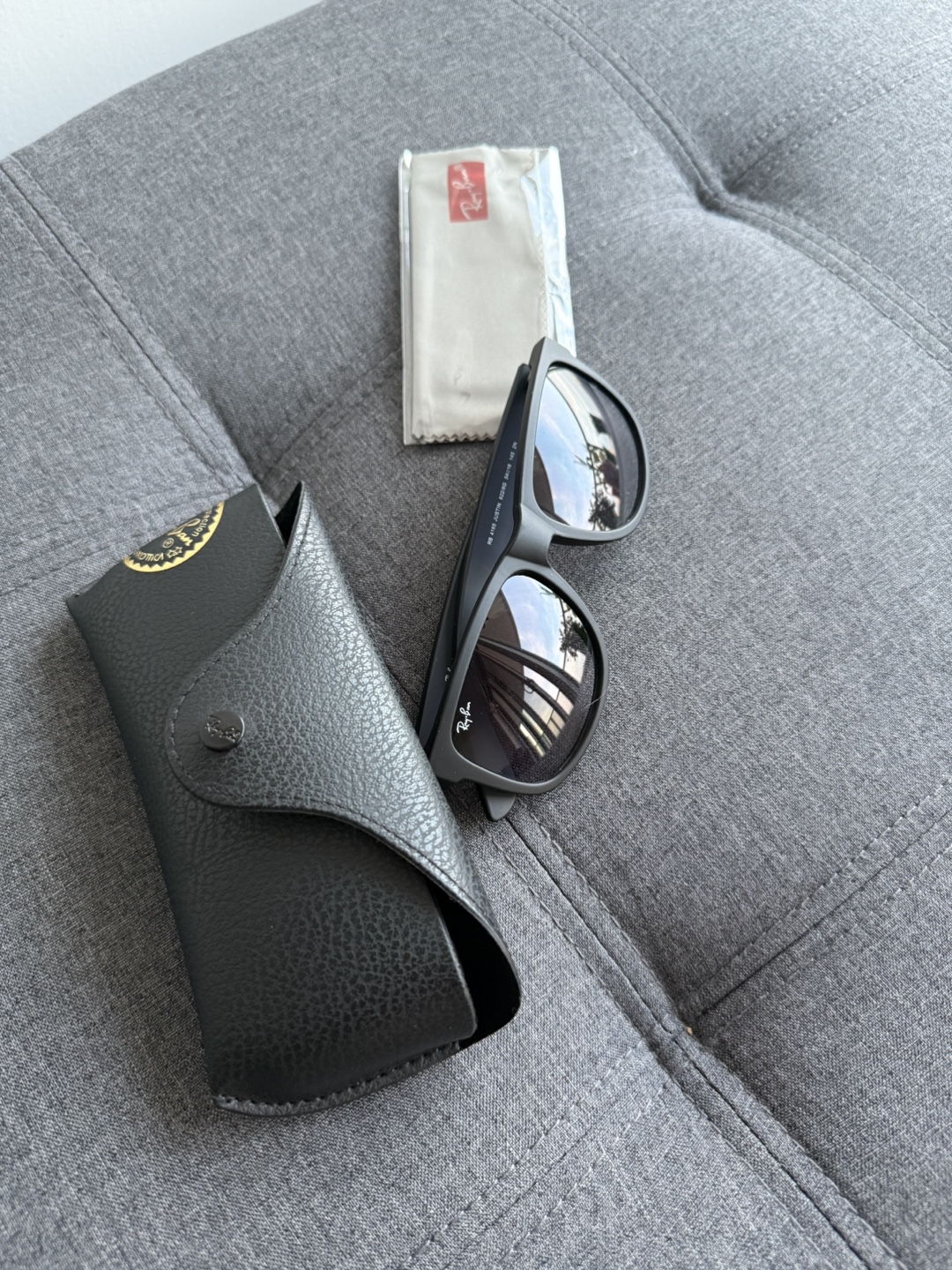 Ray-Ban Sunglasses with Case and Cleaning Cloth