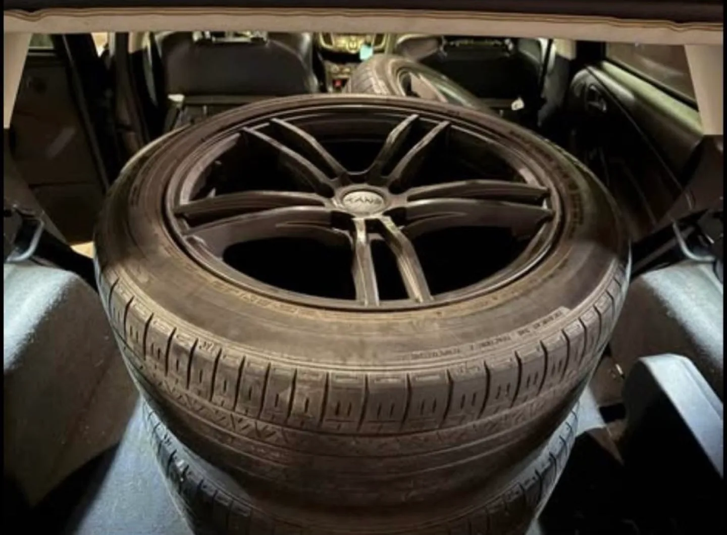 18" ENVY All-Season Tires & Wheels image indicator(3)