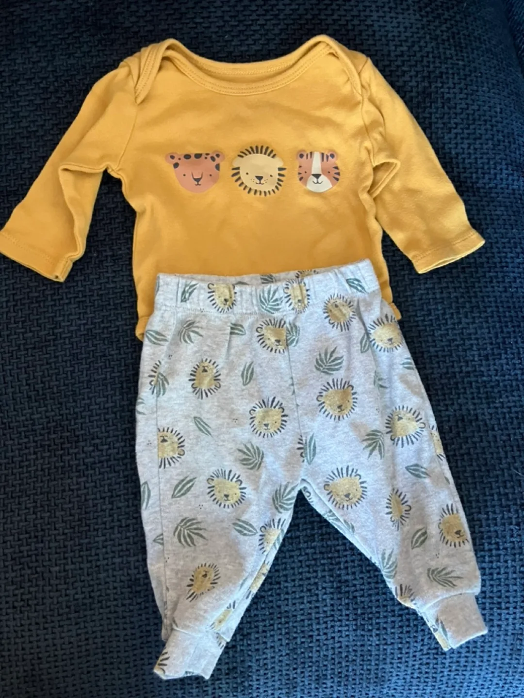 Baby Outfit Bundle - 8 Adorable Sets + 5 onesies!🧡 image indicator(7)