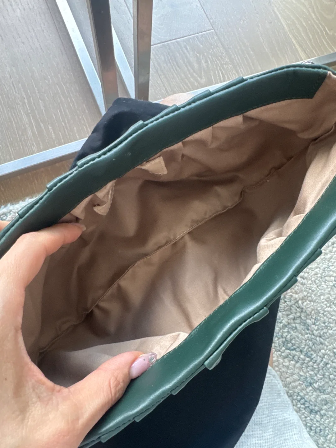 Matte Green Leather Shoulder Bag image indicator(4)