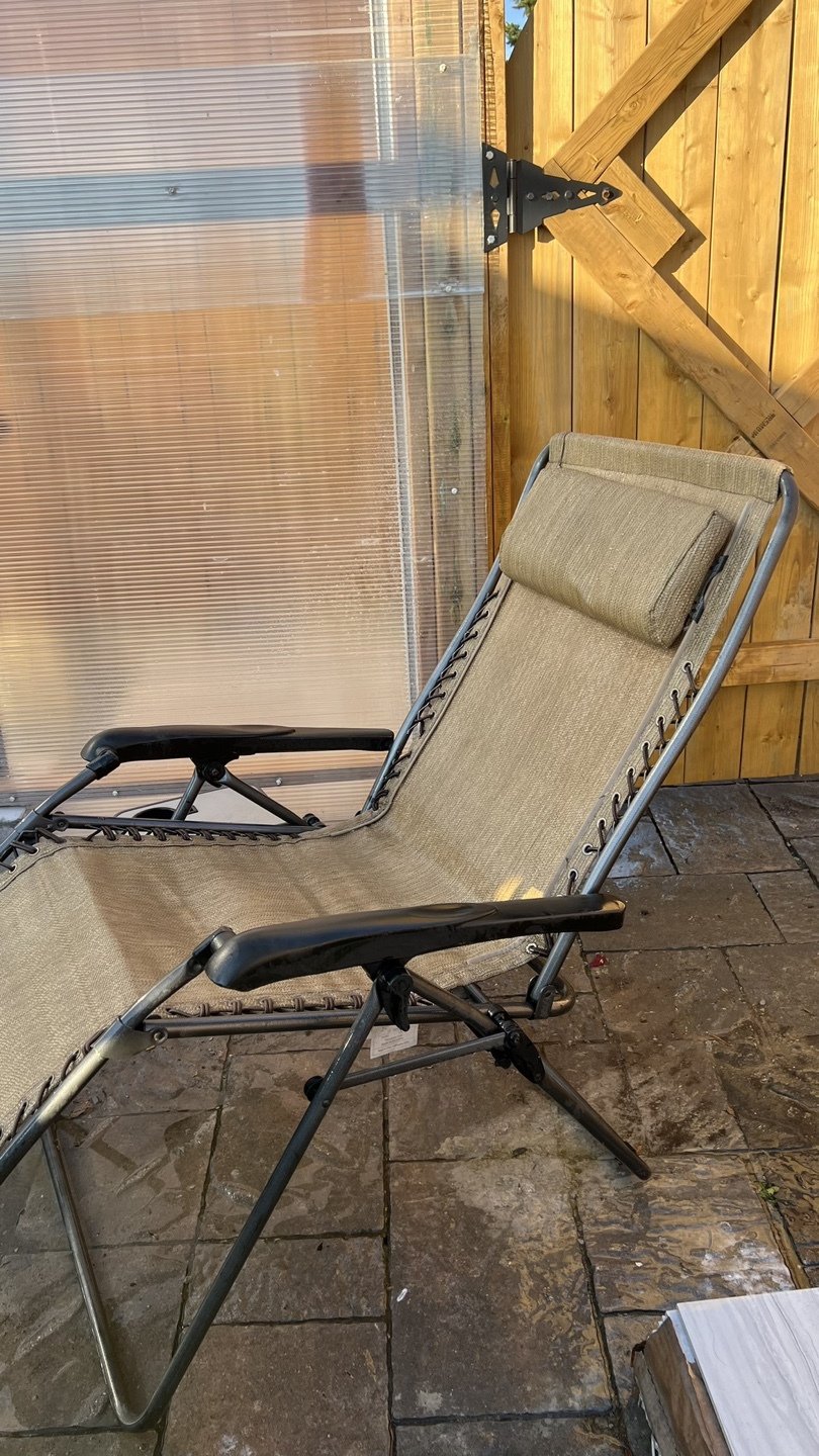 Zero Gravity Recliner Chair with Side Tray - photo 3