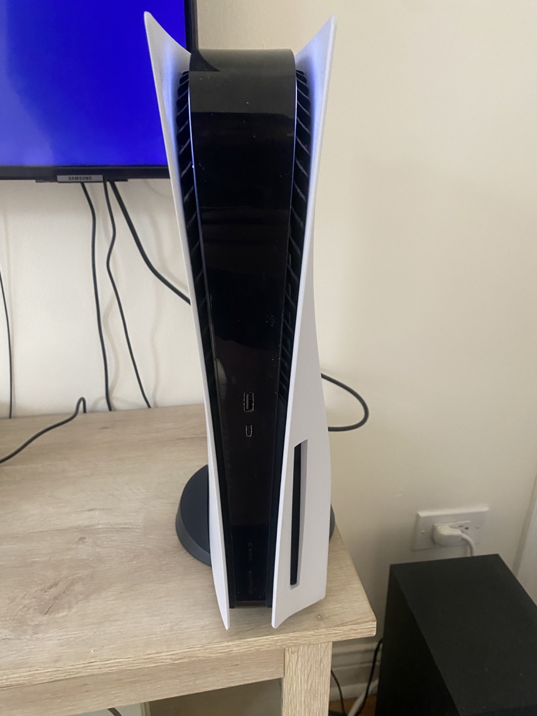 PS5 Console with Extra Controller and 1TB SSD - photo 4