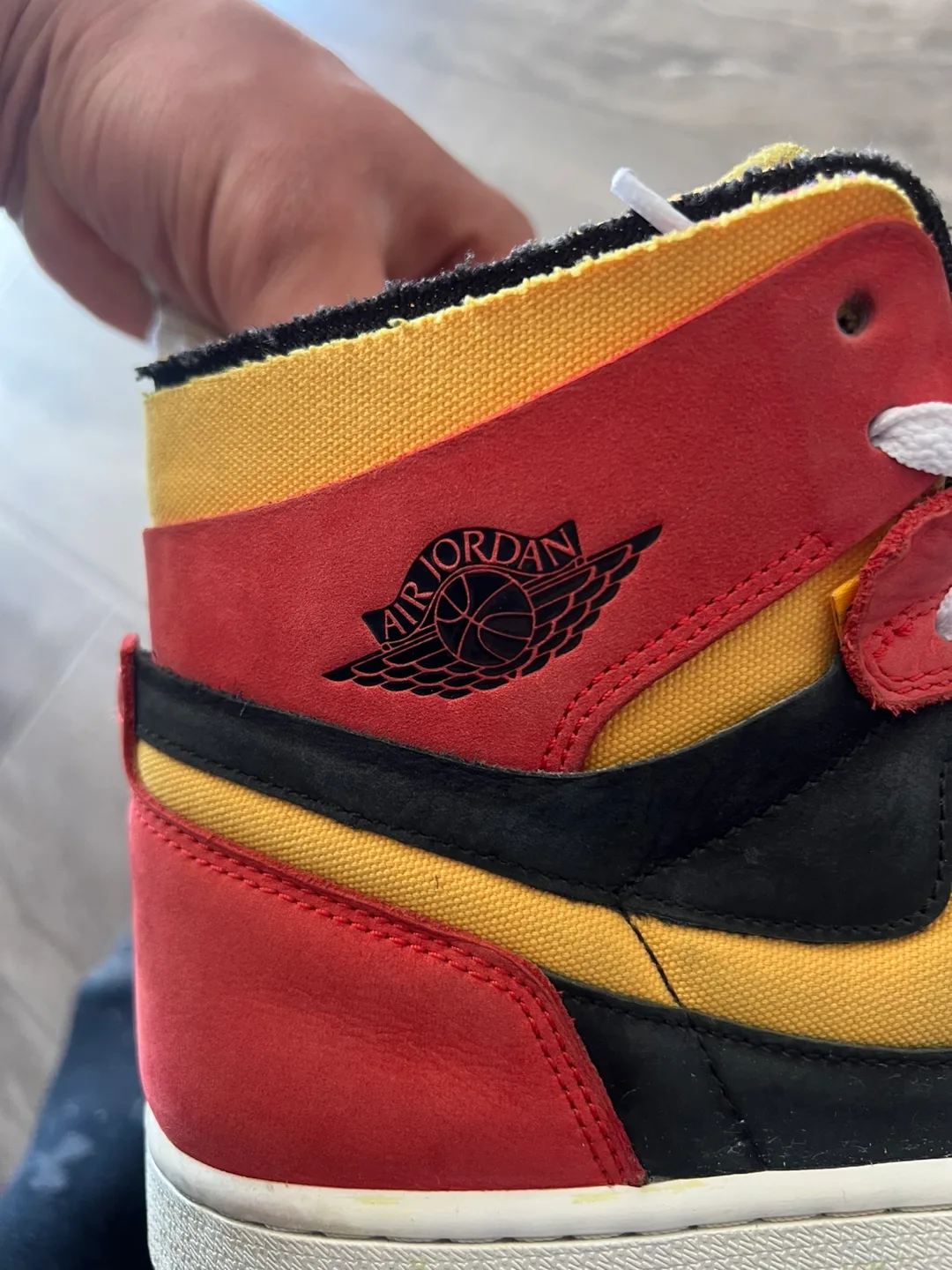 Air Jordan 1 Retro High OG 'Bred Toe' image indicator(3)