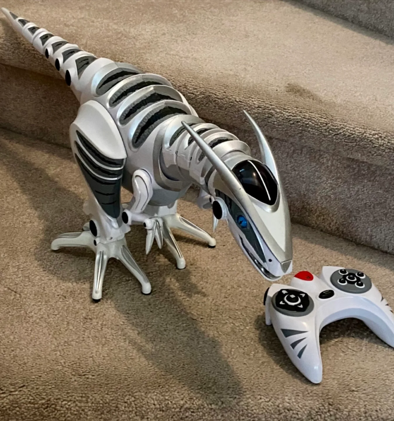 🧡 Remote Control Robotic Dinosaur Toy image indicator(2)