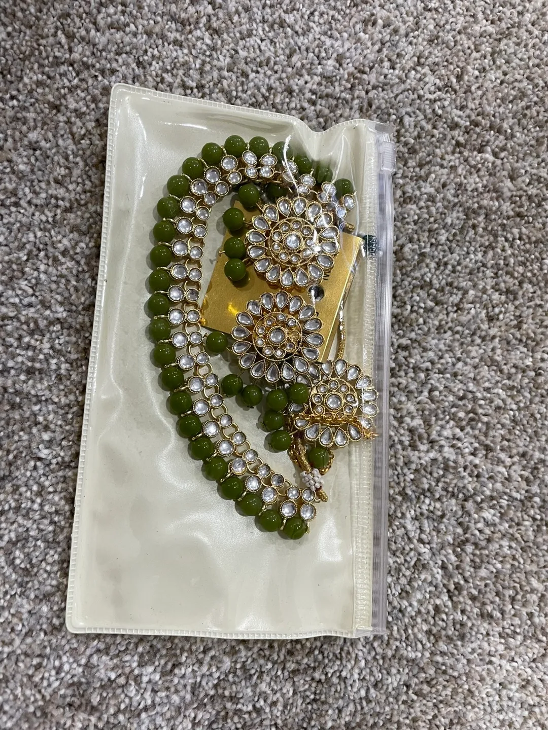 Jewelry for sale image indicator(4)