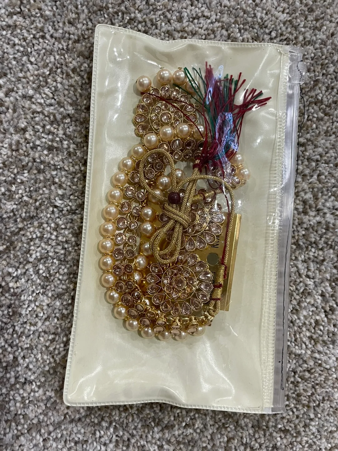 Jewelry for sale image indicator(5)