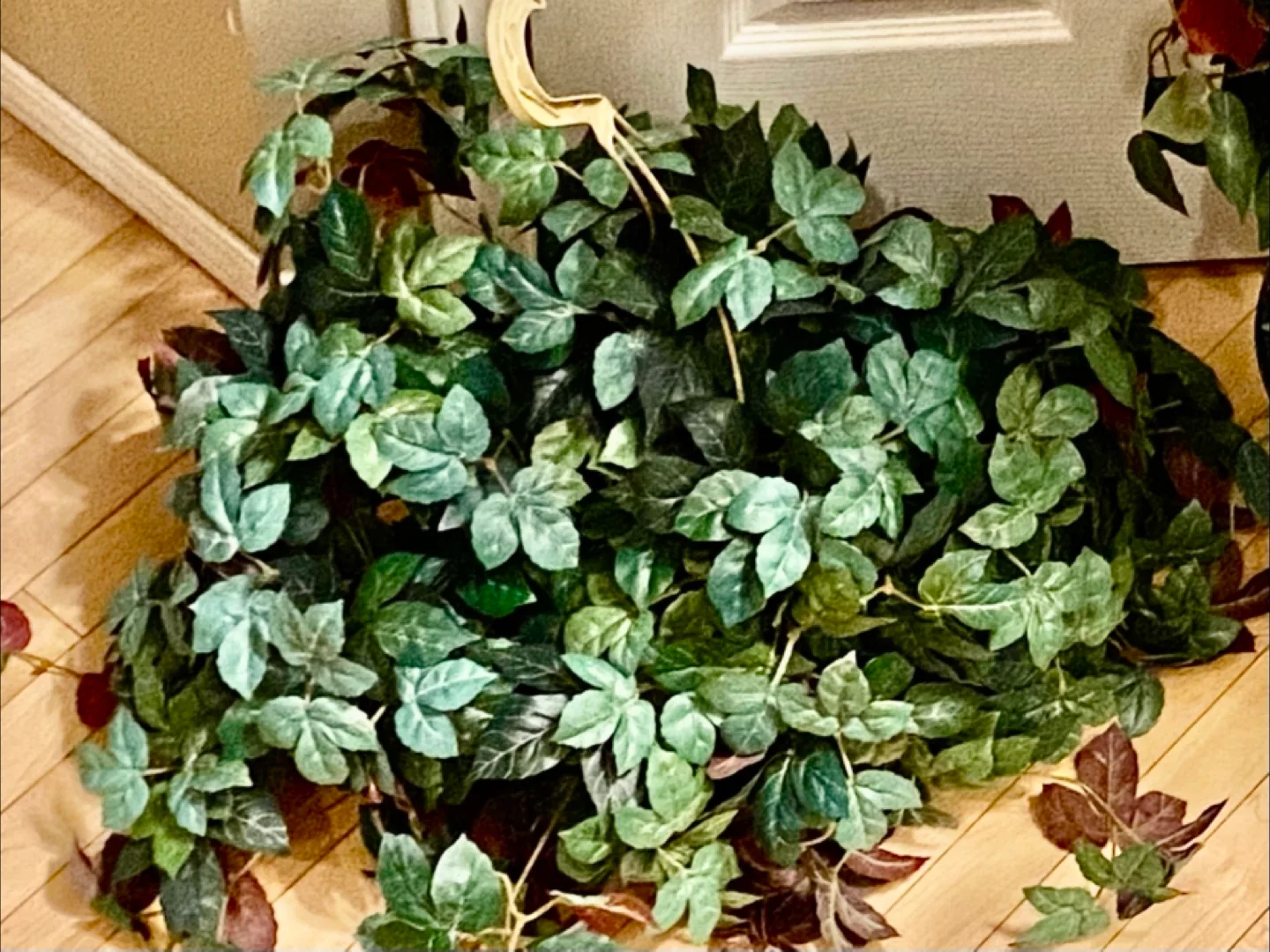 🧡 Artificial Hanging Ivy Greenery thumbnail