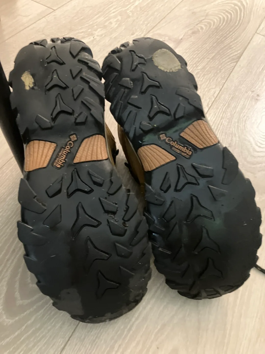 Men's Columbia Hiking Boots - Size 8.5 🇨🇦 image indicator(5)