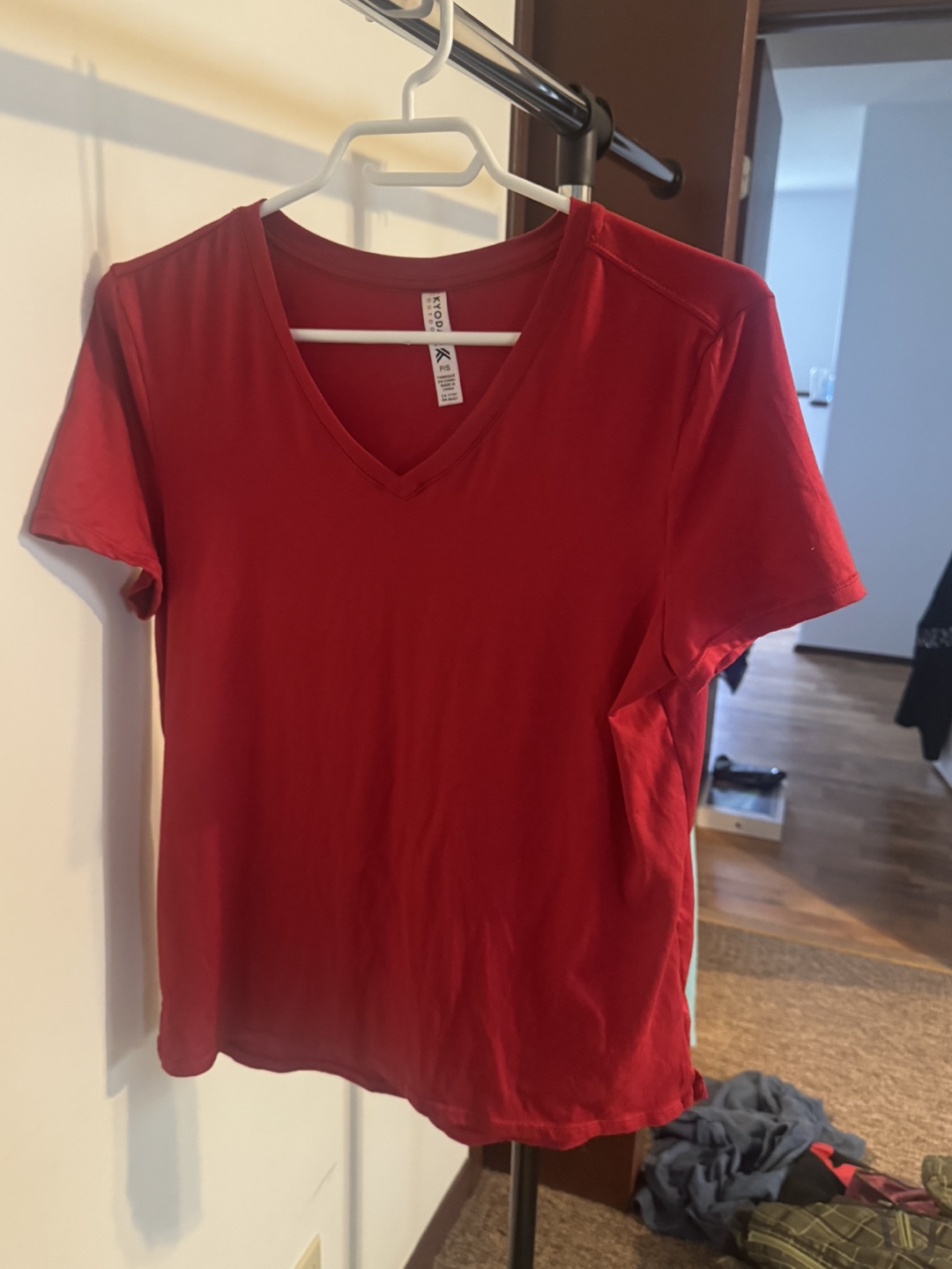 2x Athletic V-Neck T-Shirts - Blue and Red - photo 2