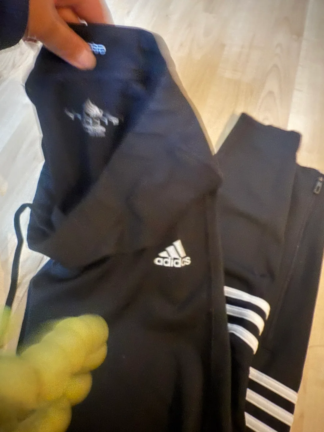 ‼️closet clean out ‼️Adidas Medium Leggings image indicator(2)