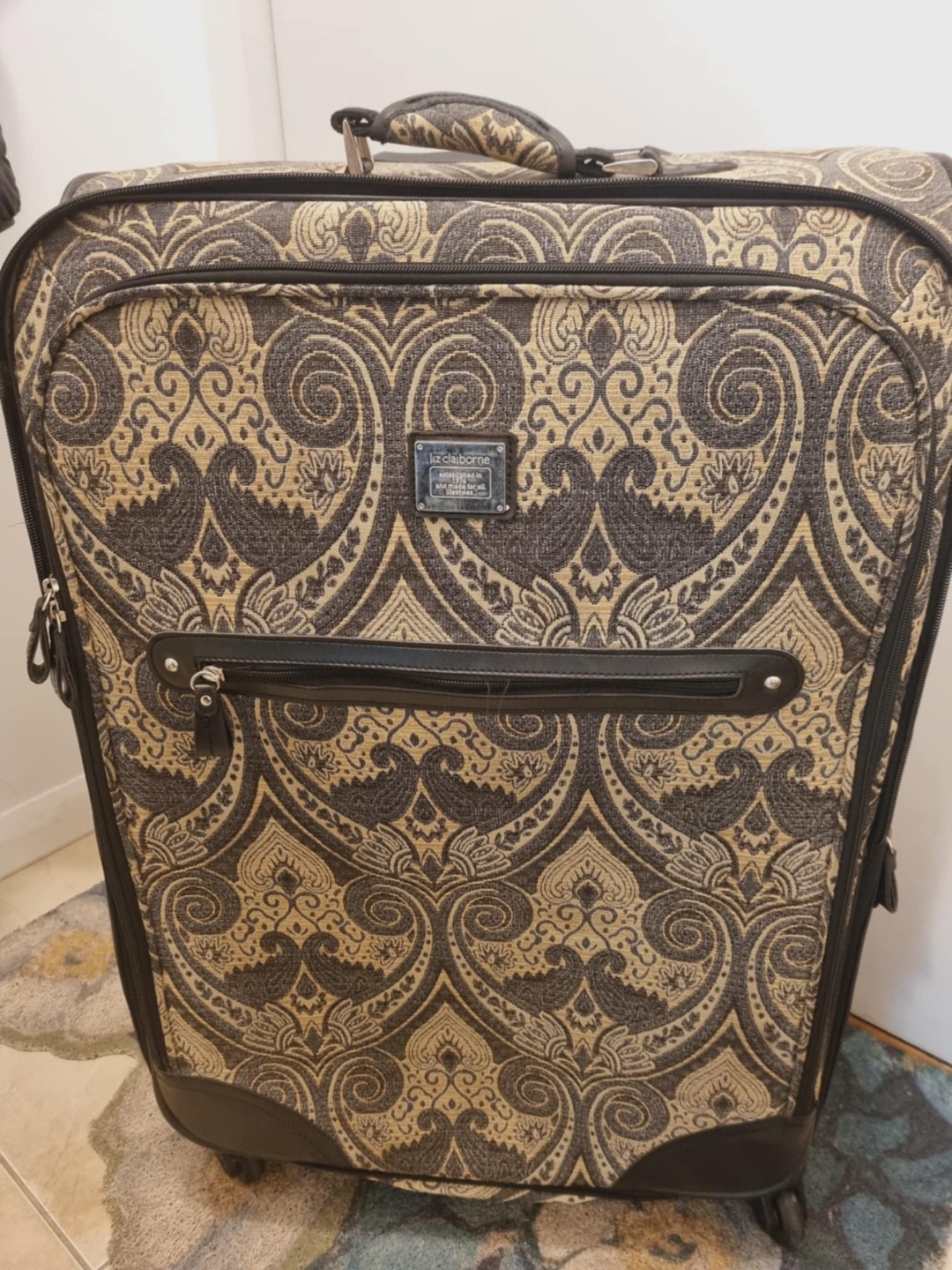 Le Chateau Rolling Suitcase - Dark Grey and Beige Damask Pattern - photo 2