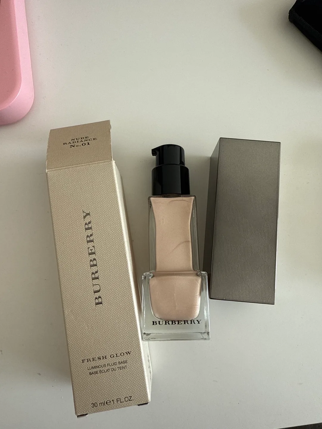 Burberry Fresh Glow Luminous Fluid Base No.01 Nude Radiance thumbnail