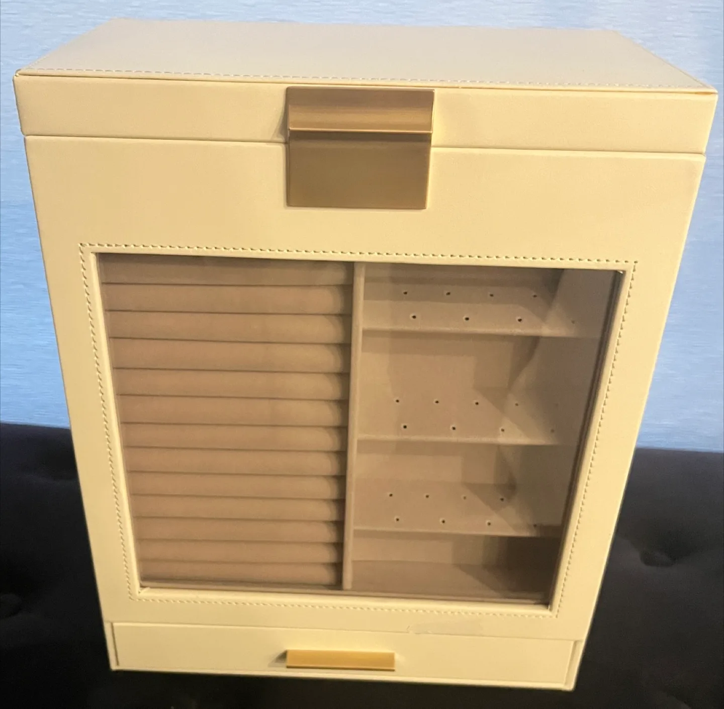 SONGMICS Jewelry Armoire with Glass Front image indicator(10)