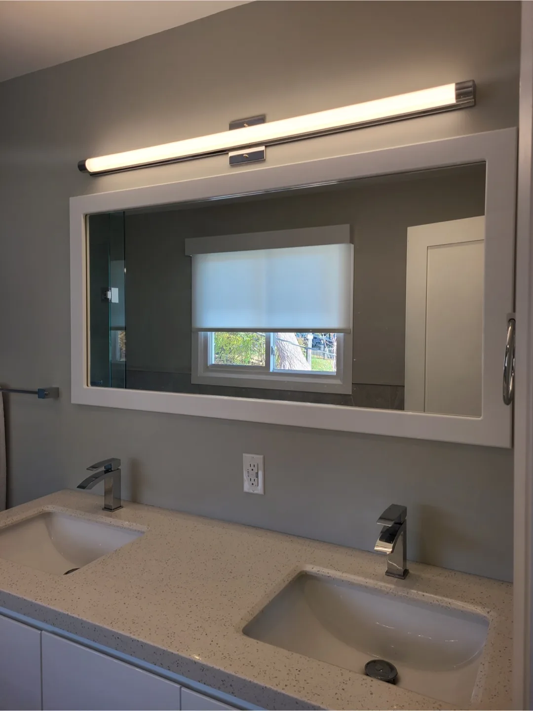 Large White Framed Mirror image indicator(2)