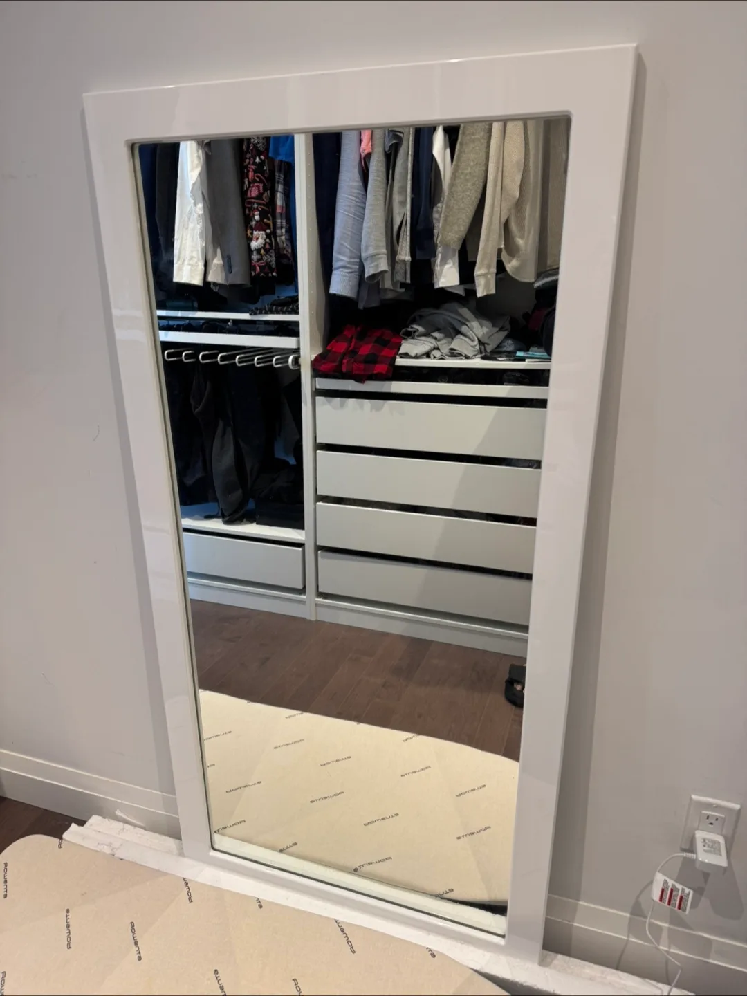 Large White Framed Mirror image indicator(4)