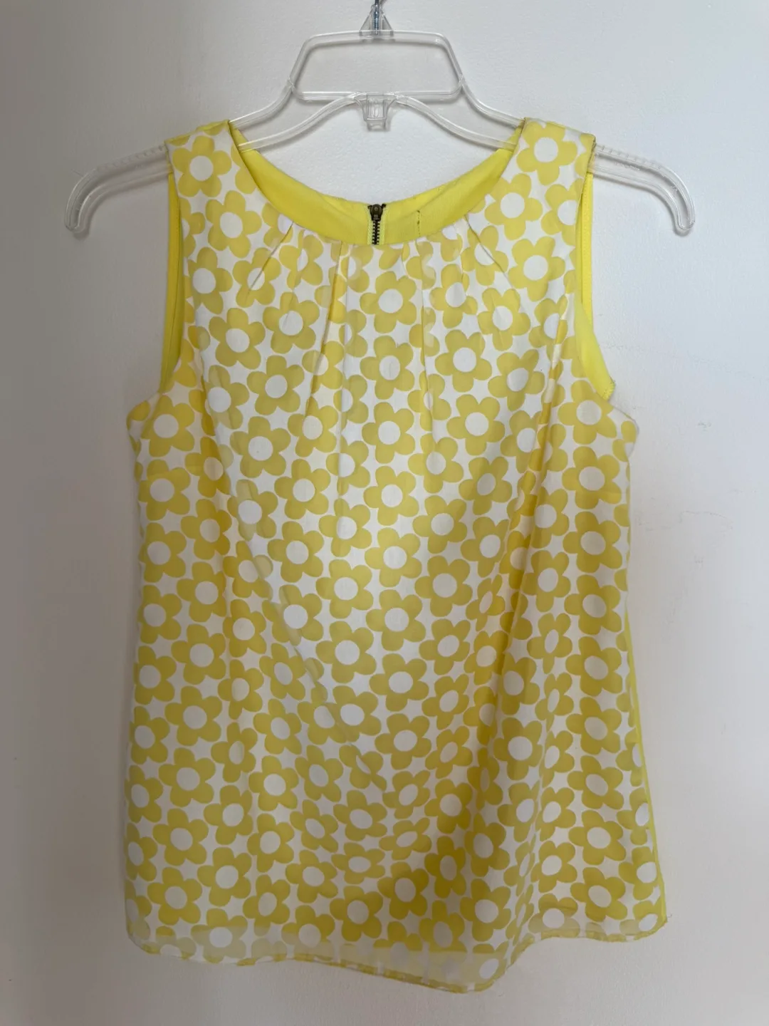 🌞 Woman’s Tank Top (Size 4) New without tags image indicator(3)