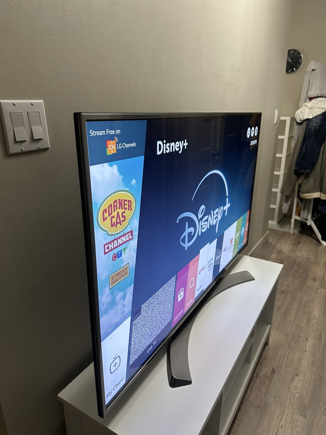 55-inch LG 4K HDR Smart LED UHD TV in excellent working order