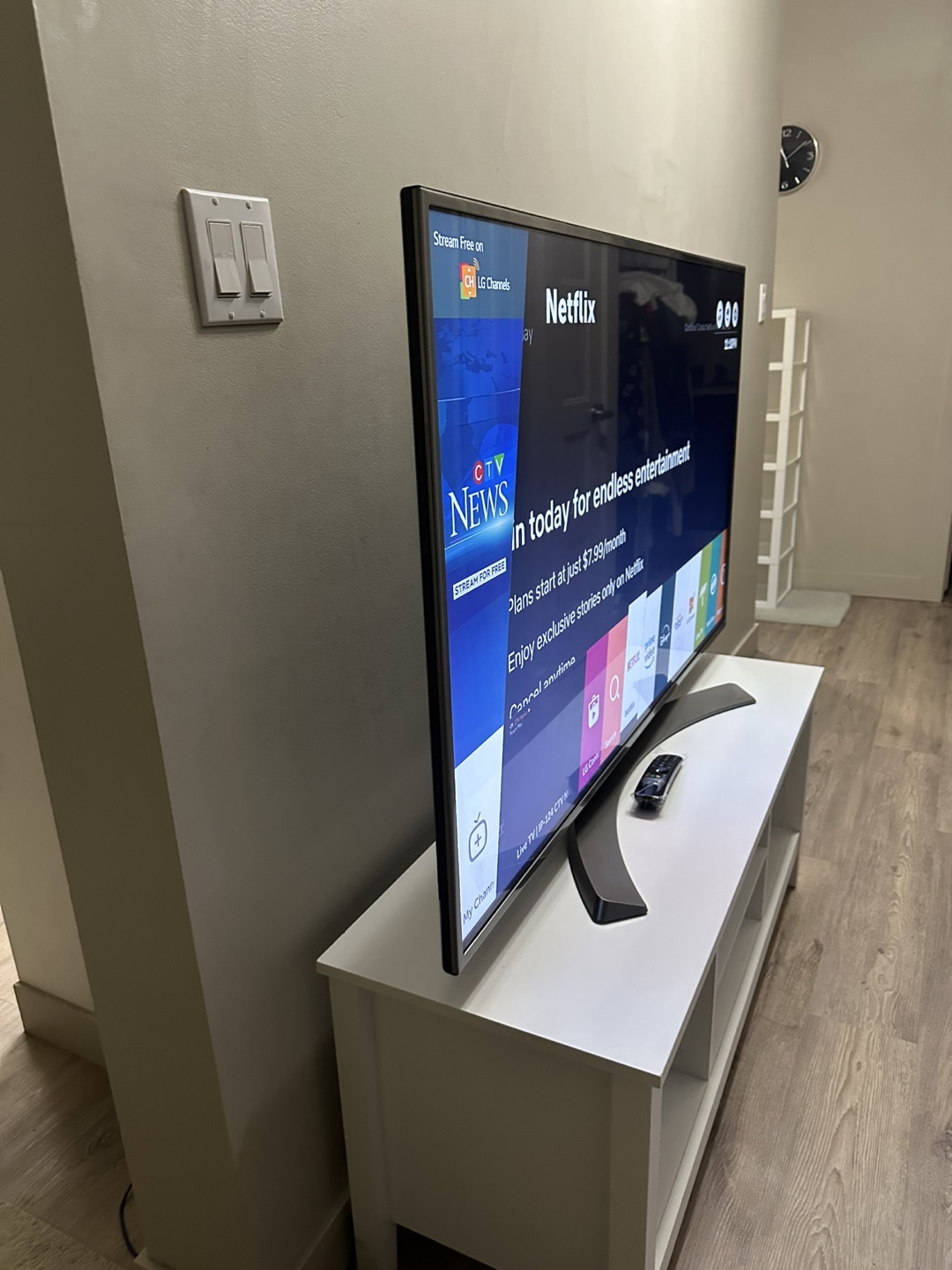 55-inch LG 4K HDR Smart LED UHD TV in excellent working order - photo 5
