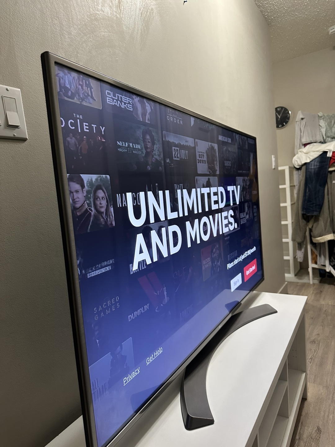 55-inch LG 4K HDR Smart LED UHD TV in excellent working order - photo 4
