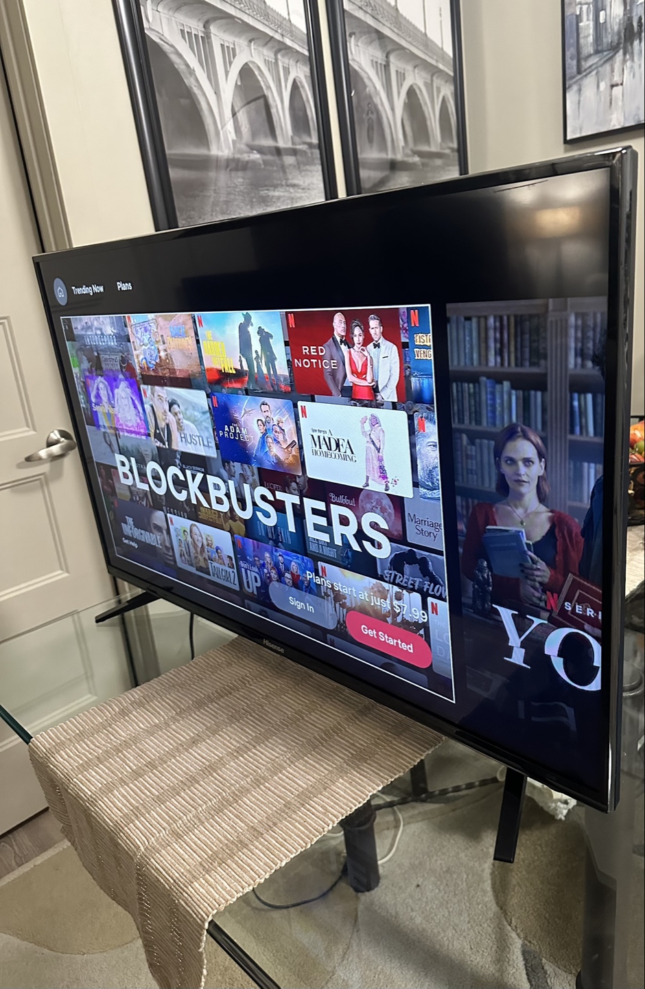 42-inch Hisense 4K UHD Smart TV in excellent working condition - photo 2