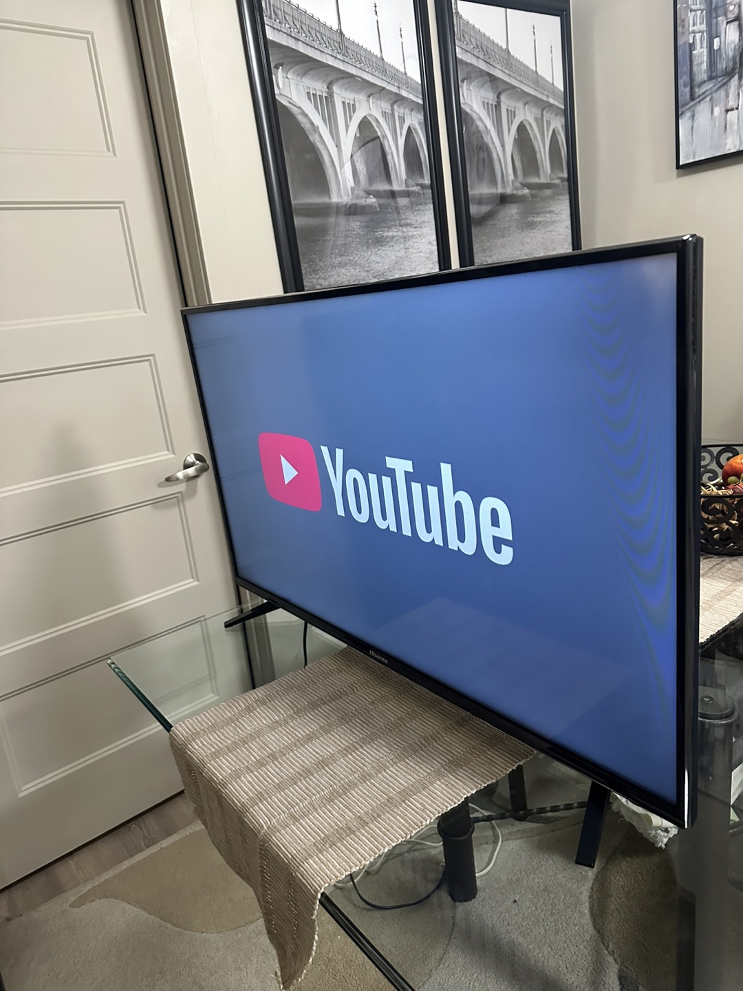 42-inch Hisense 4K UHD Smart TV in excellent working condition - photo 5