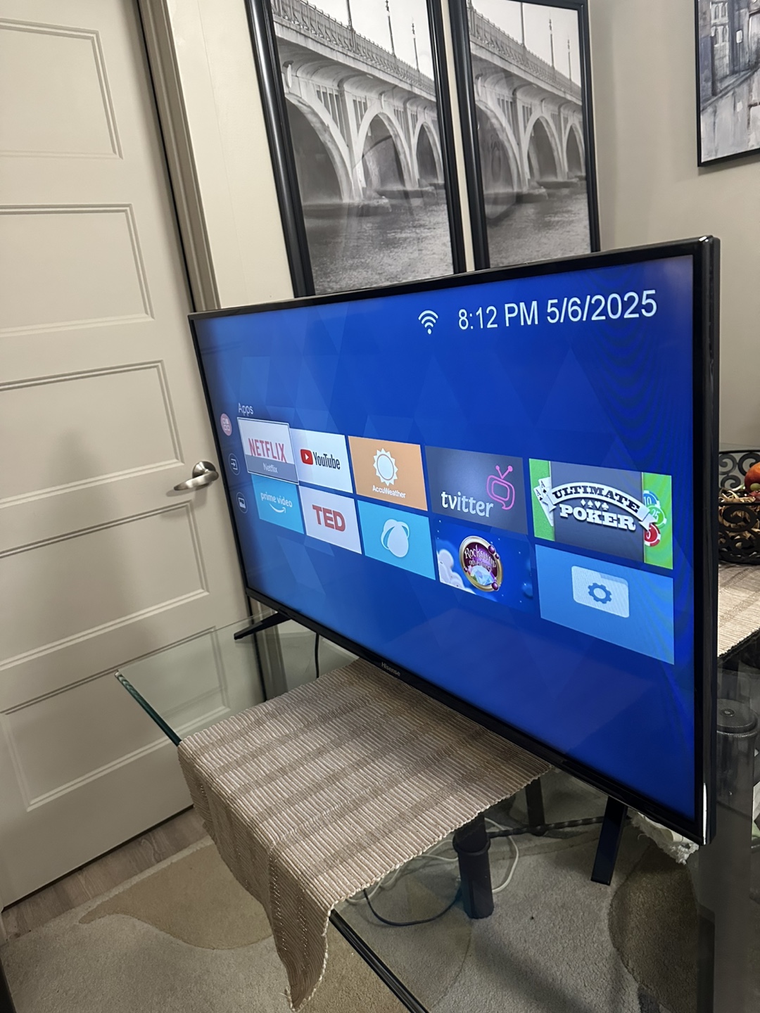 42-inch Hisense 4K UHD Smart TV in excellent working condition - photo 3