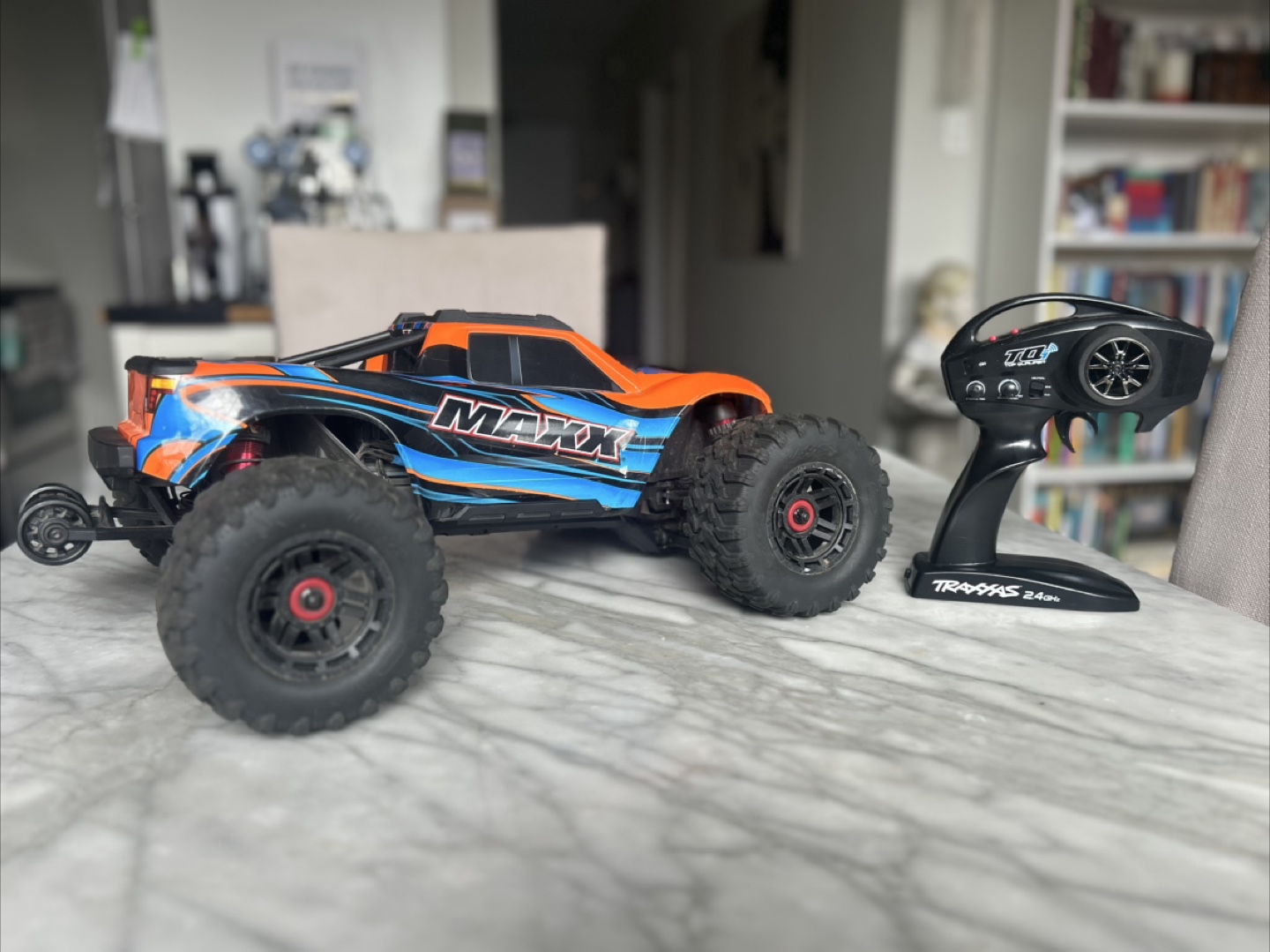 Traxxas Maxx RC Truck - 2 bodies, extra parts, and charger - photo 2