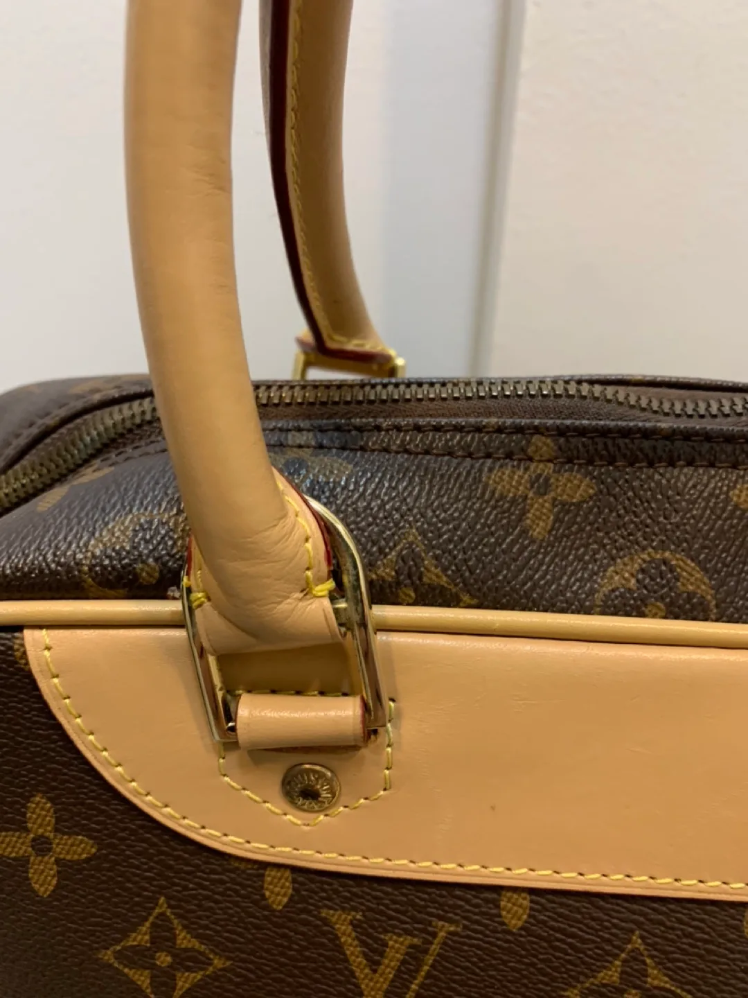 Louis Vuitton Deauville Monogram Canvas Handbag image indicator(3)