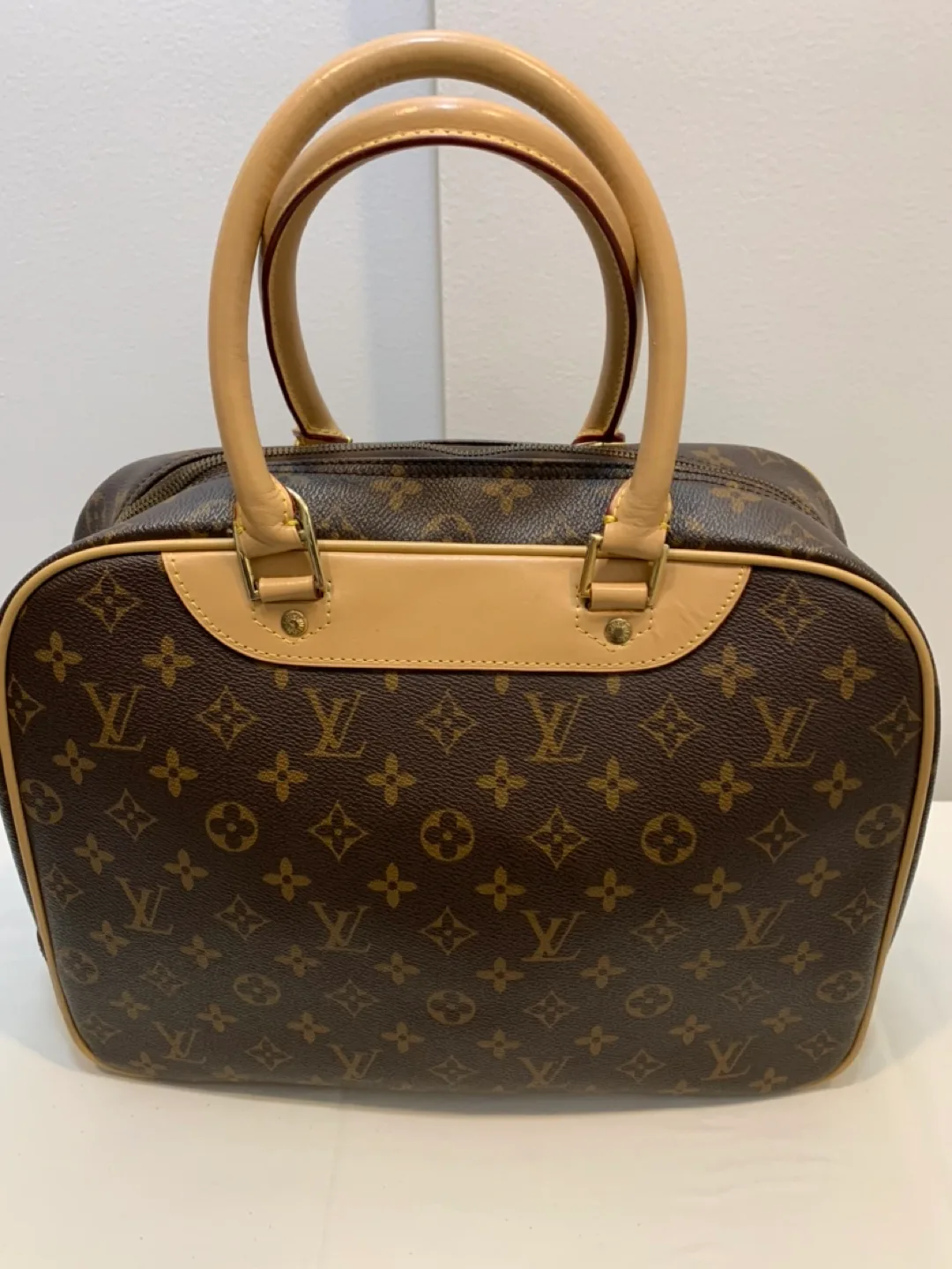 Louis Vuitton Deauville Monogram Canvas Handbag image indicator(4)