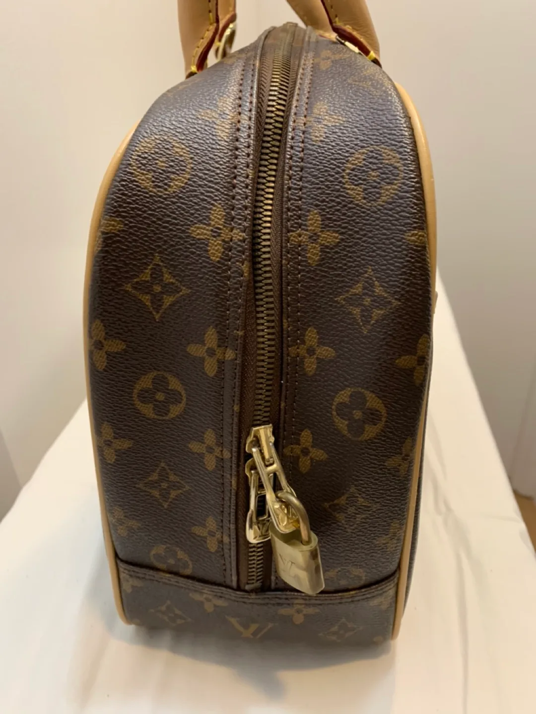 Louis Vuitton Deauville Monogram Canvas Handbag image indicator(5)