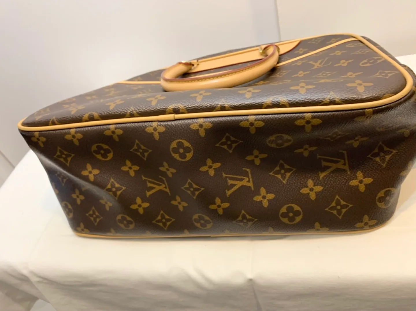 Louis Vuitton Deauville Monogram Canvas Handbag image indicator(9)