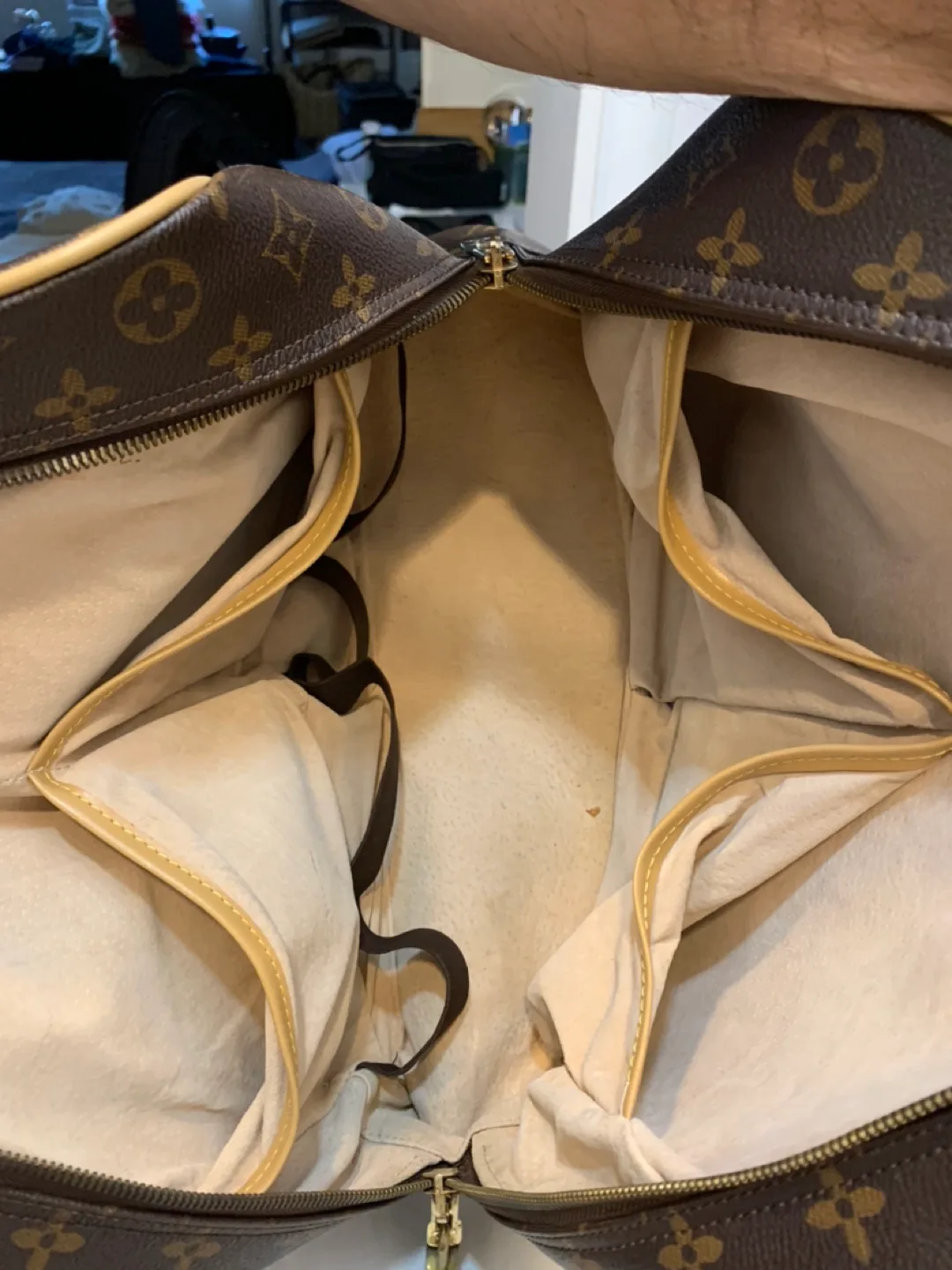 Louis Vuitton Deauville Monogram Canvas Handbag image indicator(8)