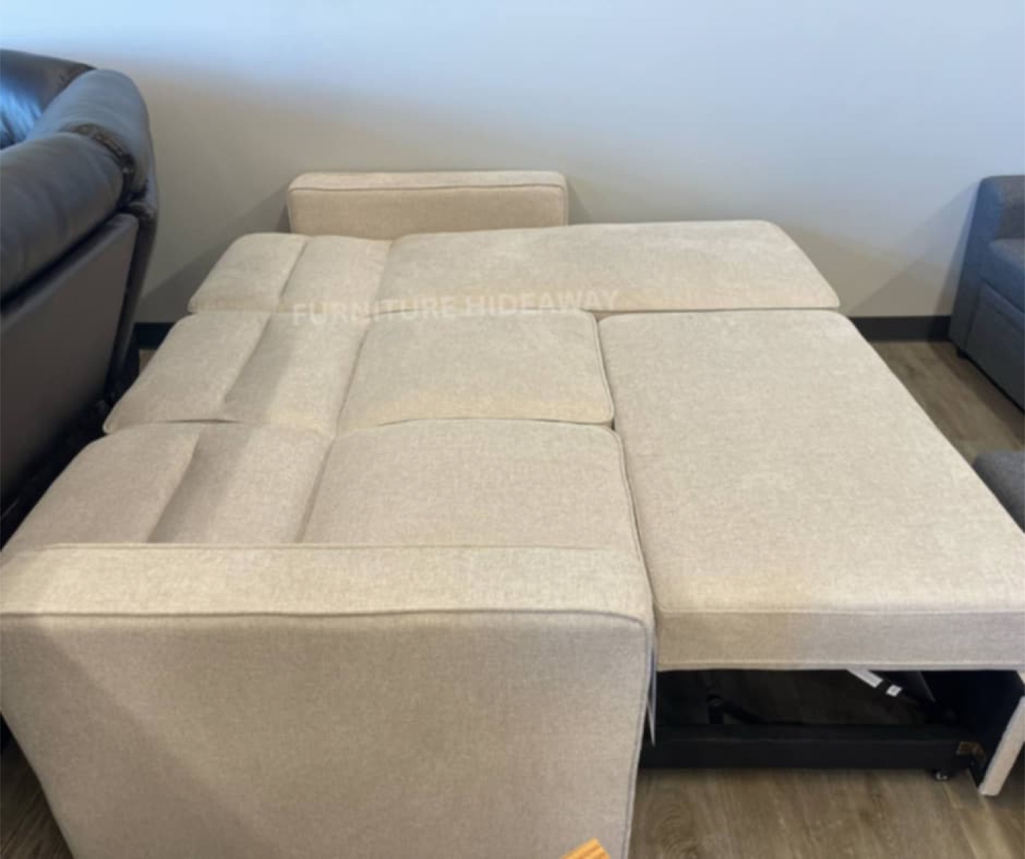 SMALL SOFA BED W/ REVERSIBLE CHAISE & STORAGE- SALE SALE 🔥